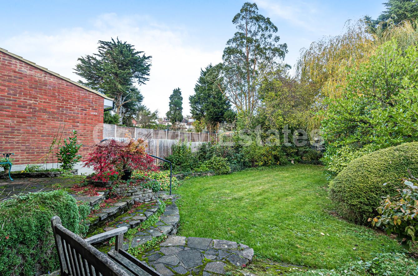 Lawrence Gardens, Mill Hill